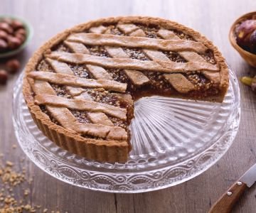 Hazelnut tart with fig jam