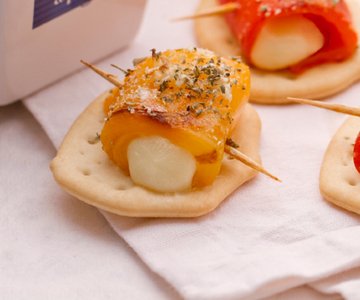 Flatbreads with peppers and scamorza