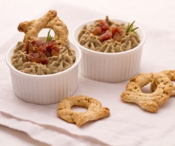 Torcelli with lentil cream and guanciale