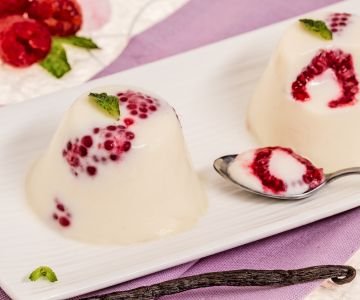 Raspberry panna cotta