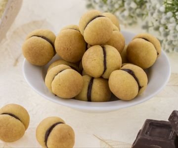 Lady's kisses with cornmeal