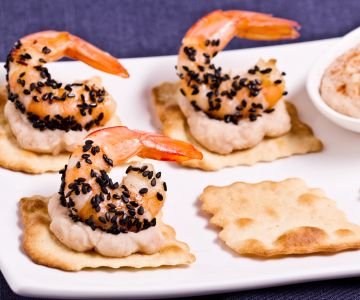 Puff pastries with cannellini cream and sautéed shrimp