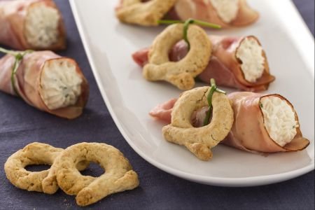 Speck bundles stuffed with robiola with torcelli