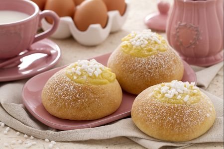 Cream Venetian Brioches
