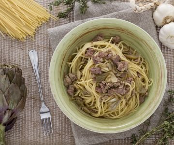 Spaghetti with white artichoke ragù