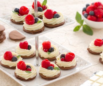 Blinis with Nesquik and white chocolate cream