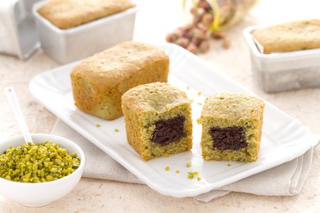 Mini pistachio plumcakes with Nesquik heart