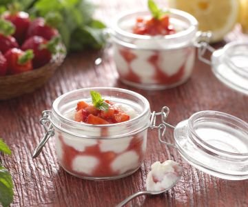 Ricotta and Strawberry Cups