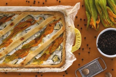 Savory tart with ricotta and zucchini flowers