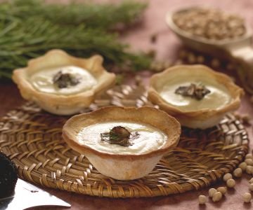 Bread bowls with chickpea velouté