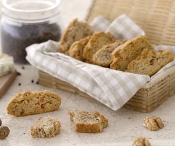 Cantucci with Gorgonzola