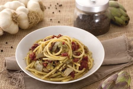 Bucatini with crispy zampone and artichokes