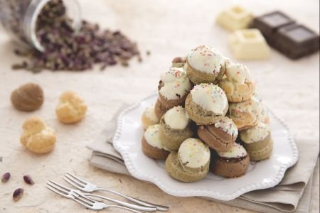 Colorful profiteroles with mascarpone