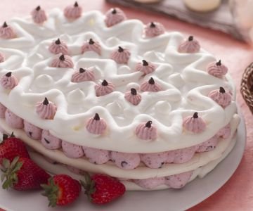 Easter meringue cake with strawberries and chocolate