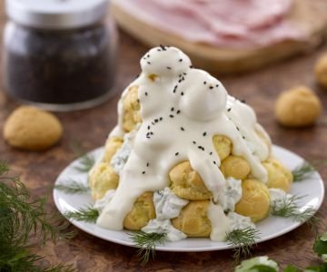 Savory profiteroles with Gruyère cream