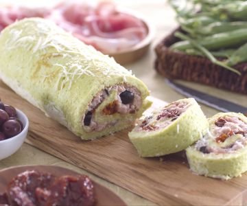 Pea roll with prosciutto and sun-dried tomatoes