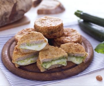 Mozzarella in carrozza al verde with zucchini and basil pesto