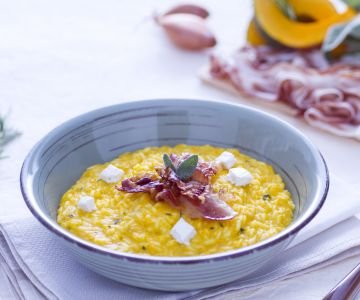Pumpkin risotto with robiola cheese and crispy bacon