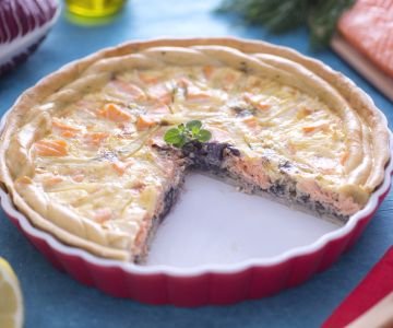 Salmon quiche with potatoes and radicchio