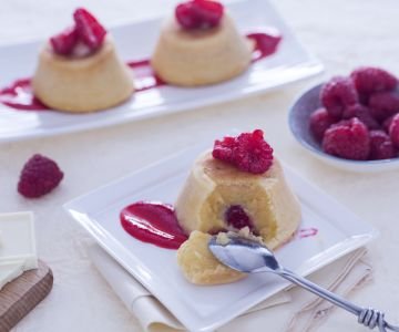 White chocolate, condensed milk and raspberry cakes