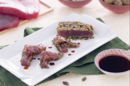 Tuna fillet with walnut and pistachio crust