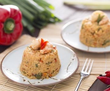 Fried rice with shrimp and cashews