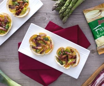Miniquiche with bacon, leeks, and asparagus