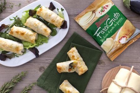 Mini stringy strudels with vegetables