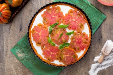 Tomato savory pie with stracciatella