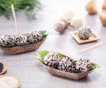 Meatballs in sesame crust