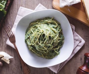 Spaghetti with ricotta and spinach