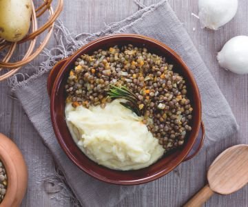 Mashed potatoes and lentils