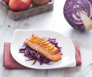 Salmon with apples