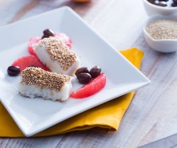 Crispy hake with grapefruit salad