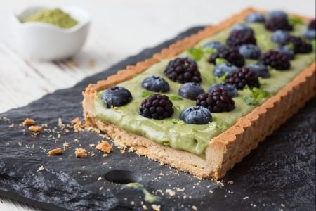 Tart with matcha tea cream