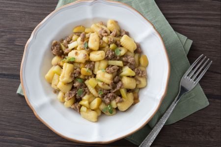Gnocchi with sausage and apples