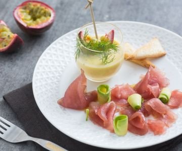 Tuna carpaccio with passion fruit sauce