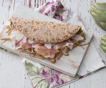 Piadina culatello and artichokes