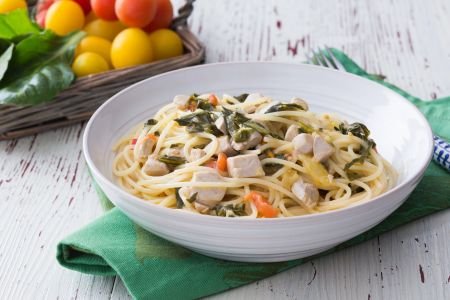 Pasta with tuna, herbs and cherry tomatoes