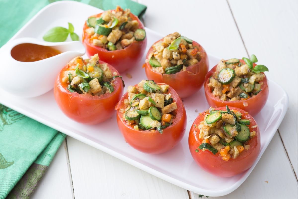 Stuffed tomatoes with panzanella