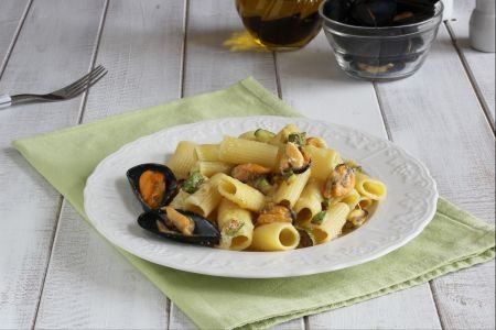 Pasta with zucchini, mussels, and pecorino