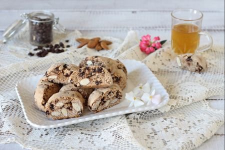Chestnut Flour Cantucci with Almonds and Chocolate