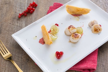 Scallops and pears in Grana Padano pastry