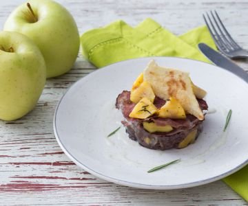 Guttiau bread flans with red wine and apples