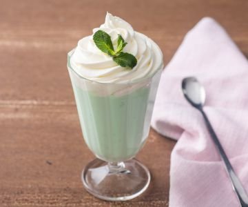 White hot chocolate with mint