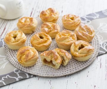 Rose-shaped Brioche Bread