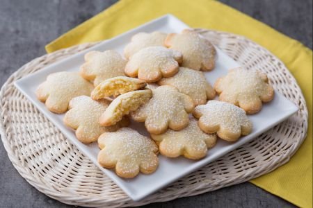 Shortcrust Flower Cookies with Filling