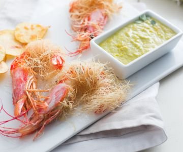 Shrimps in kataifi pastry with asparagus sauce