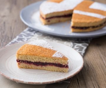 Poured Cake with Jam