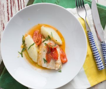 Red seabream fillets in crazy water with mashed potatoes